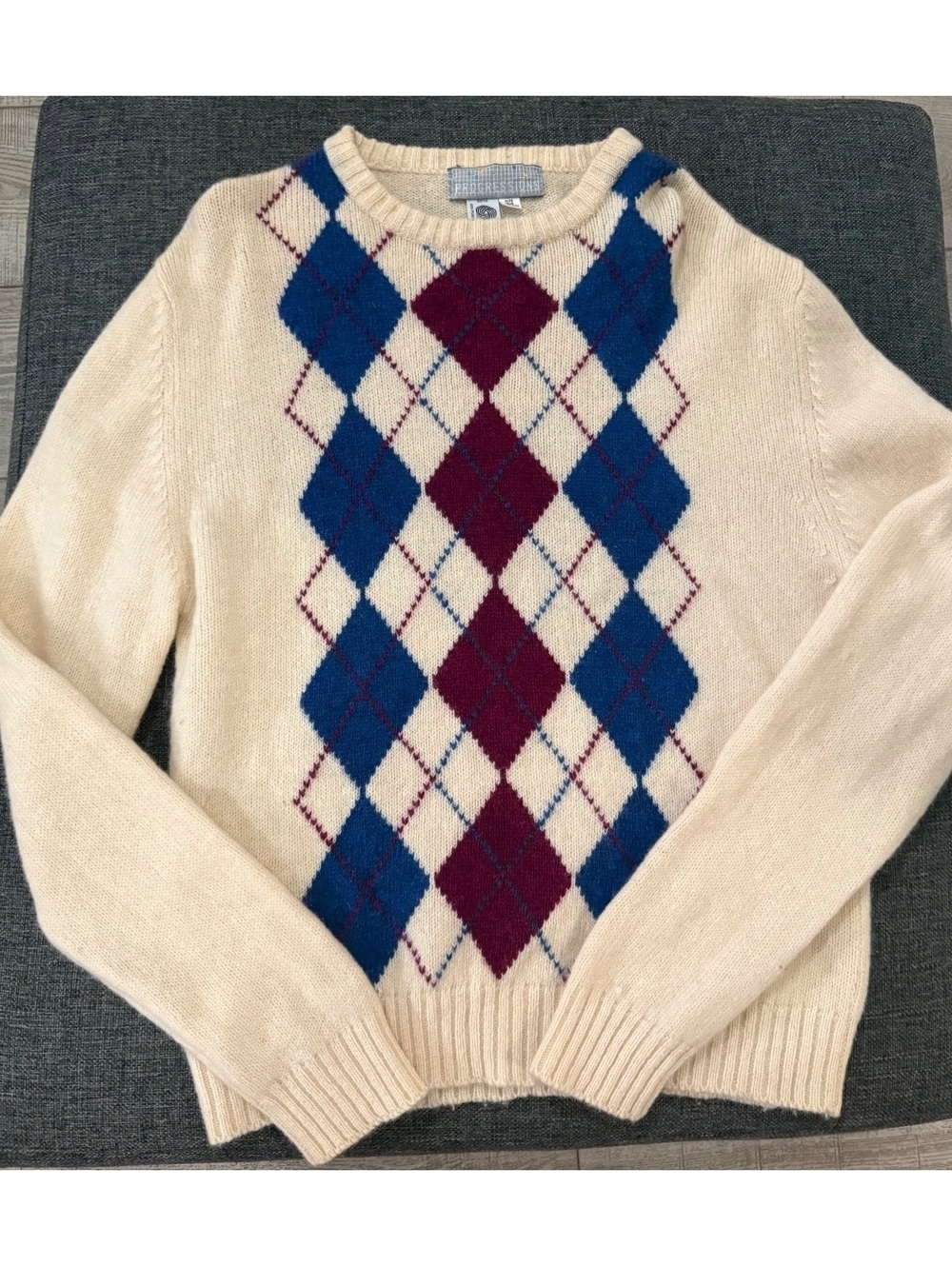 Vintage 100% Pure Wool Argyle Pattern Sweater Size M